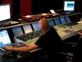 Jean-Baptiste ? la console de mixage